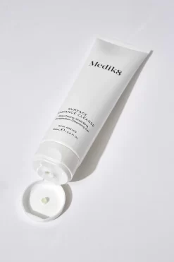 Medik8 Surface Radiance Cleanse -Skin Care Store MEDIK8 SurfaceRadianceCleanser 007 1024x fd041837 347a 4f8a 8a23 40207126ae5d